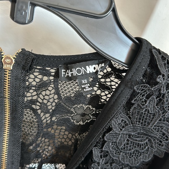 Amanza Ruffle Sleeve Black Lace Blouse / Size Small - Picture 6 of 10